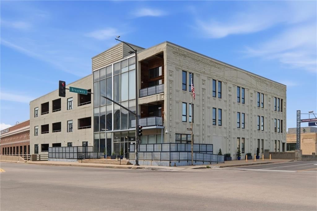 360 W Pershing Road — photo 37