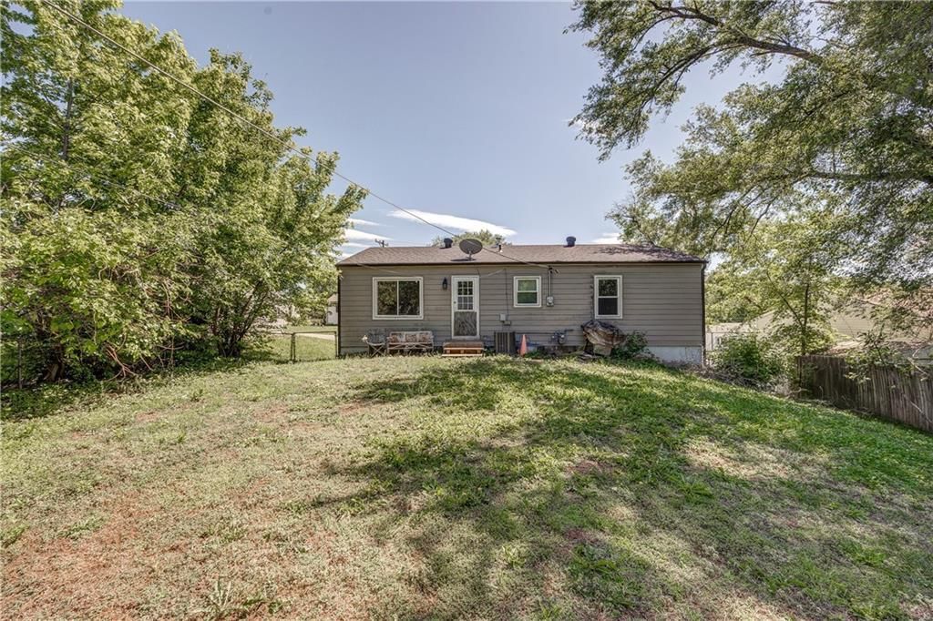 8266 Tauromee Avenue — photo 17