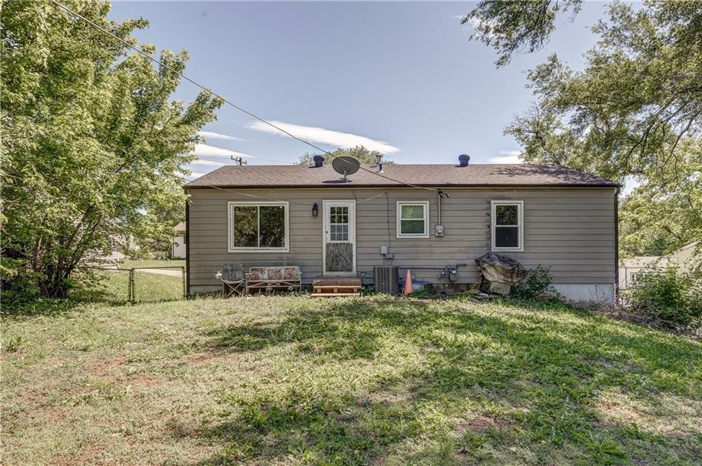 8266 Tauromee Avenue — photo 18