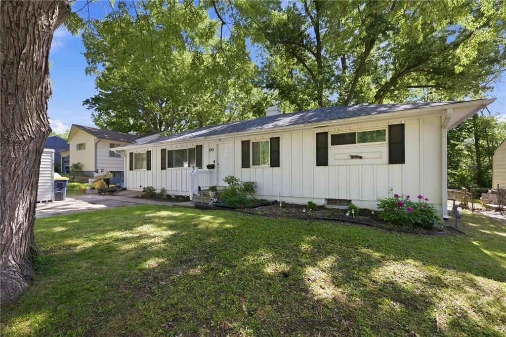 11301 Spring Valley Road — photo 2