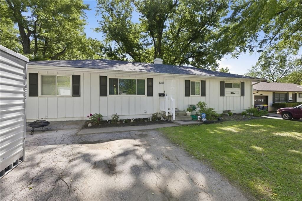 11301 Spring Valley Road — photo 3
