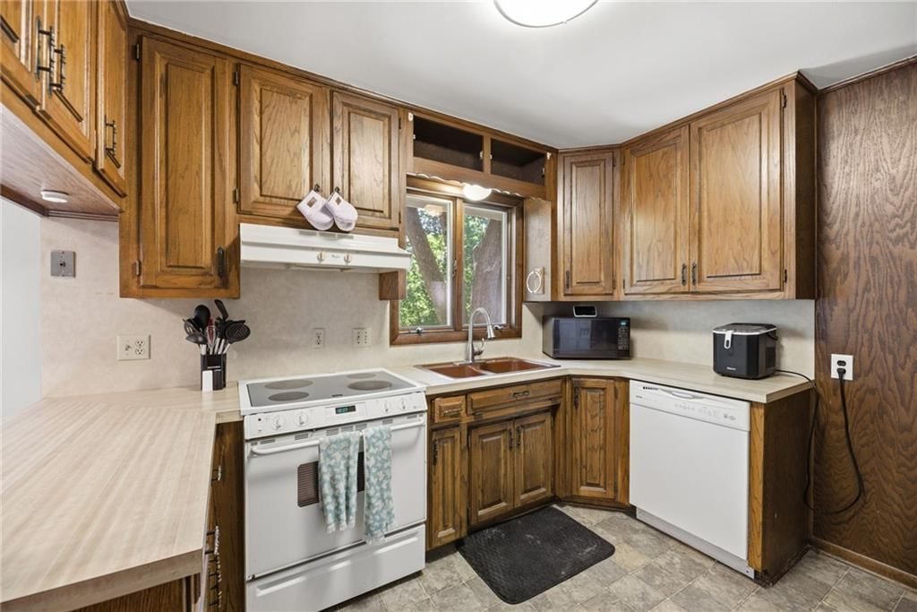 11301 Spring Valley Road — photo 9