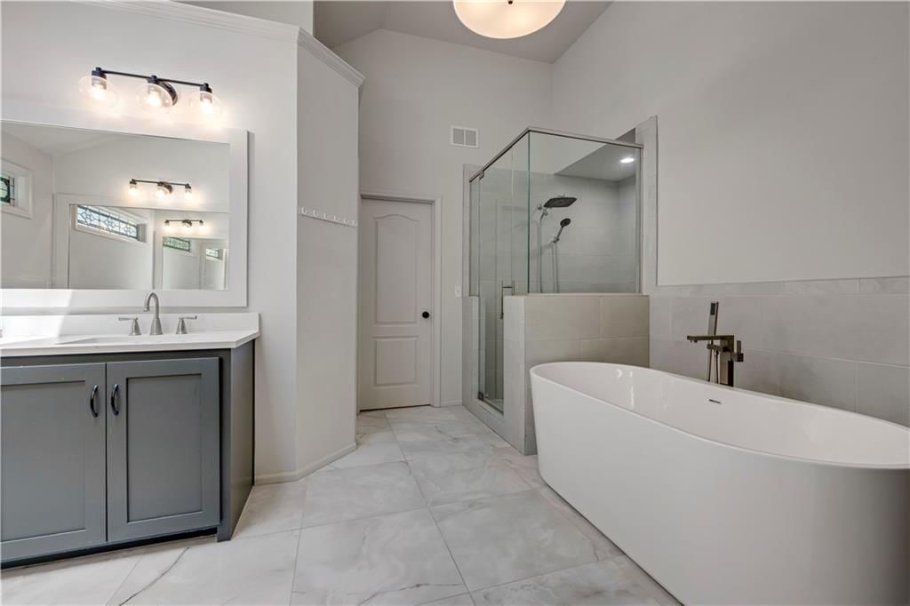 6736 NW Monticello Terrace — photo 34