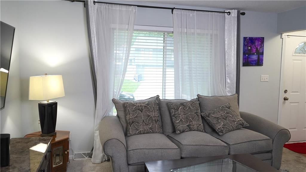 1828 E Mohawk Drive — photo 2