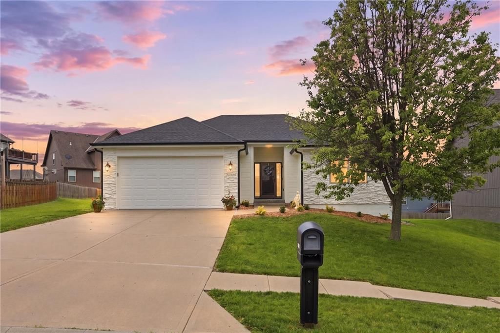12450 NW Lauren Circle — photo 2