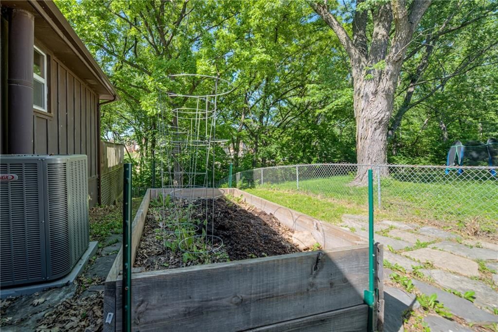 600 NW 66th Street — photo 46