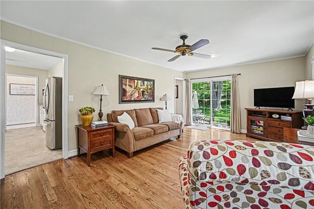 6631 Larsen Lane — photo 7