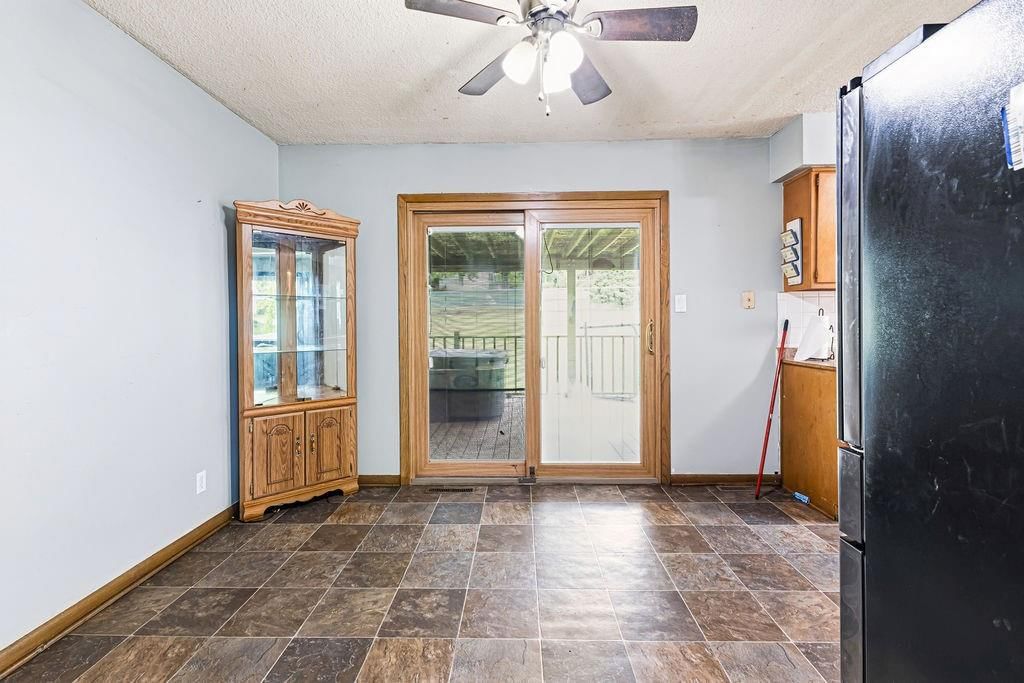 5905 Steven Drive — photo 9