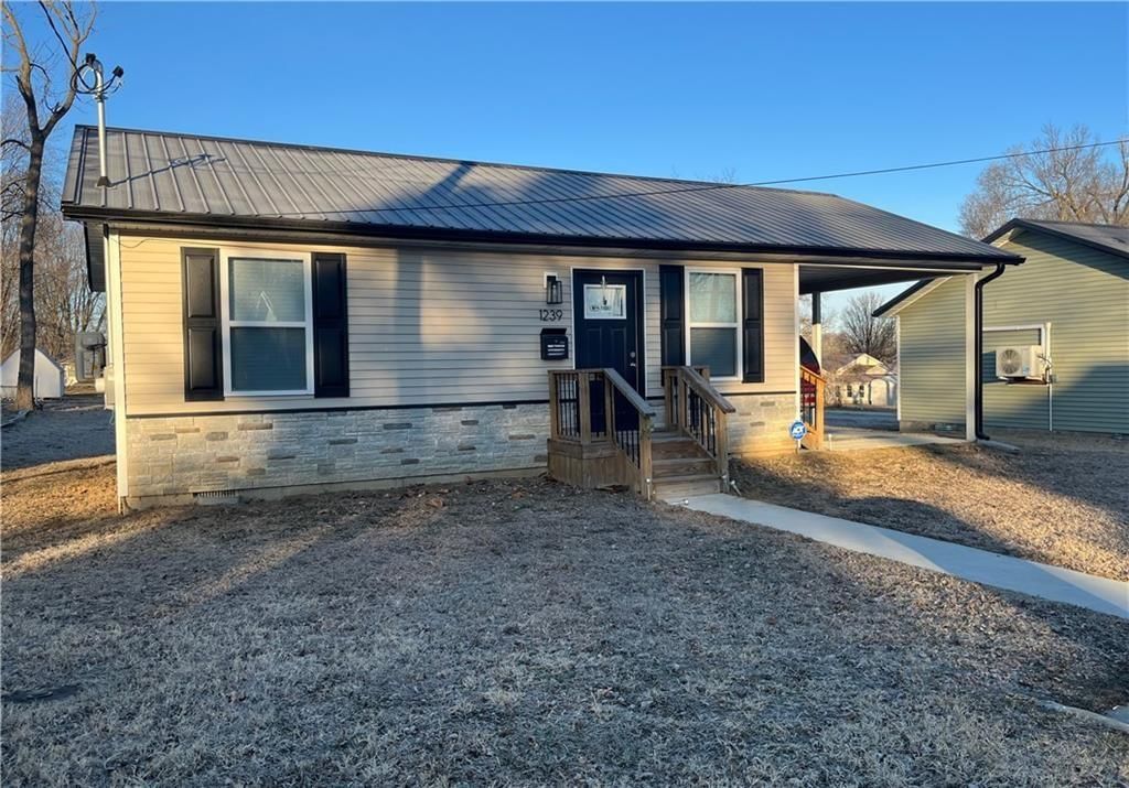1239 N Ash Street, Nevada, MO