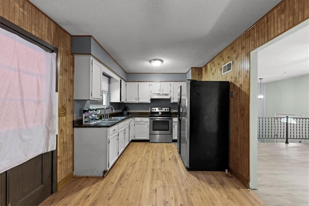 1613 Oak Street — photo 8