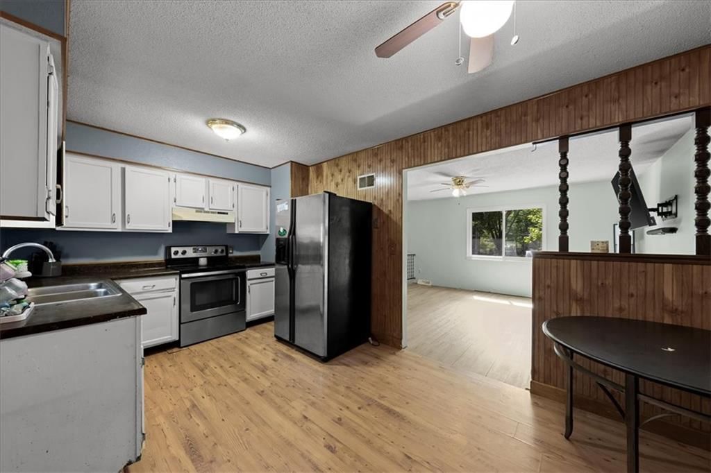 1613 Oak Street — photo 9