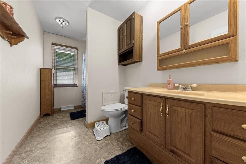 1613 Oak Street — photo 11