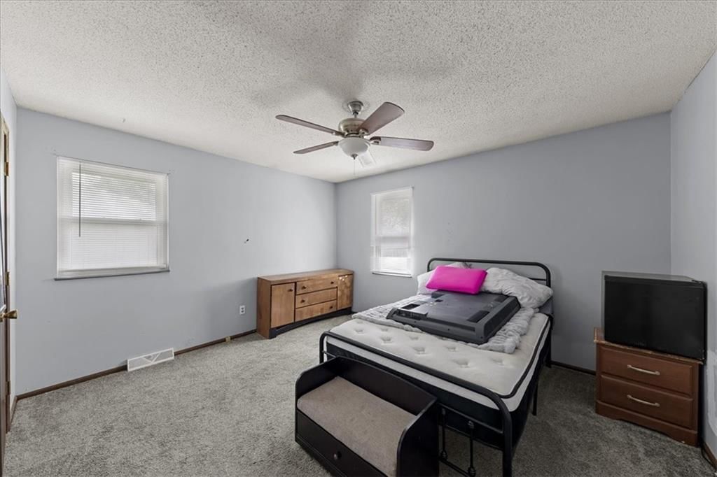 1613 Oak Street — photo 13