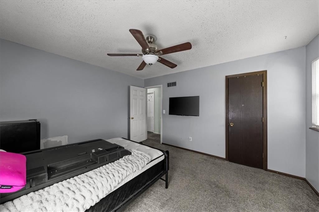1613 Oak Street — photo 14