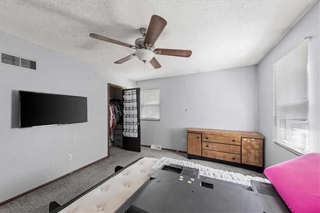 1613 Oak Street — photo 15
