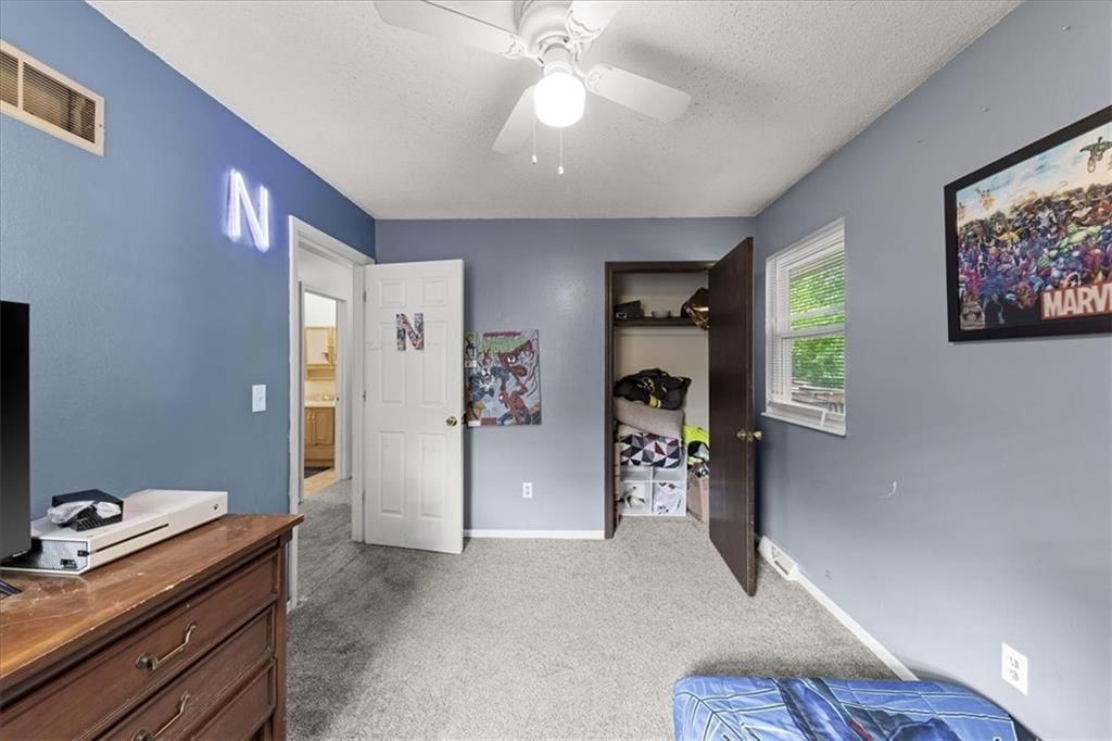 1613 Oak Street — photo 17