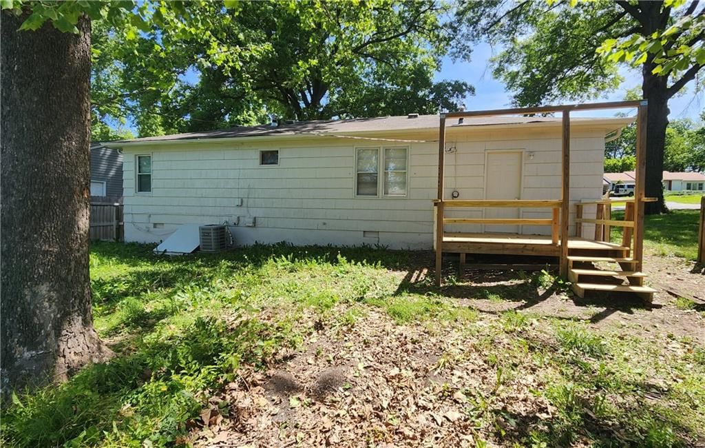 2102 S Claremont Avenue — photo 14