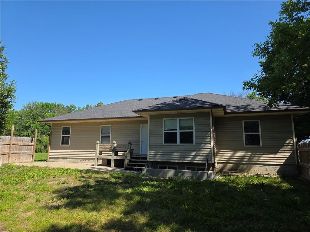 515 E Bungalow Street — photo 3