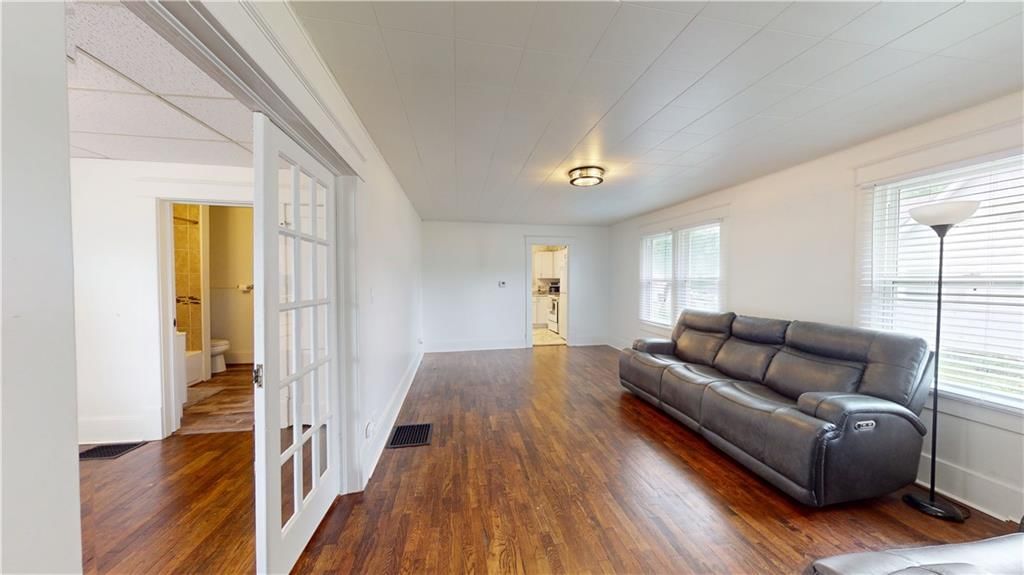 716 W Austin Street — photo 6