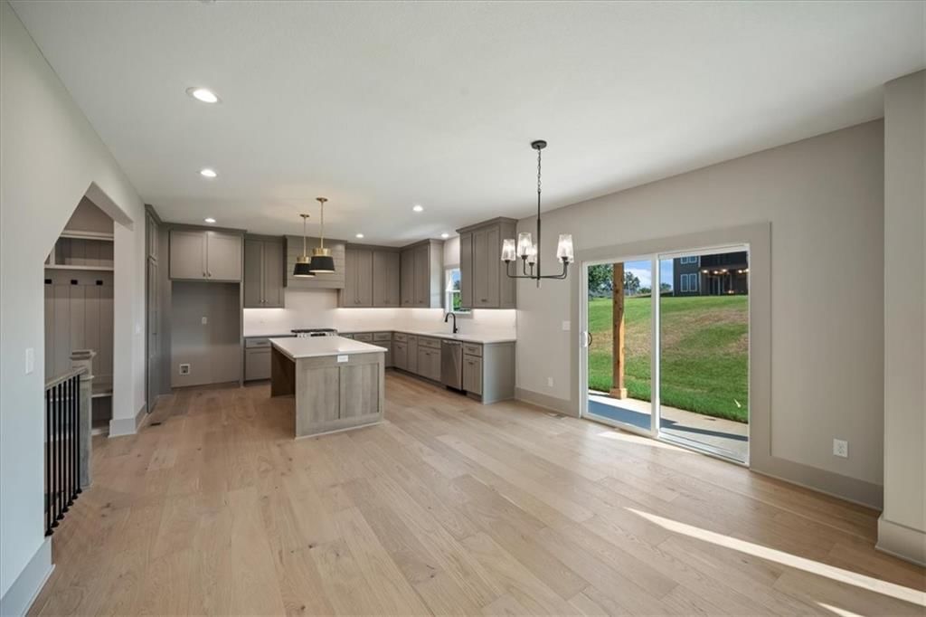Photo 14 of 41 - 706 NE Lone Hill Drive, Lee's Summit, MO 64064
