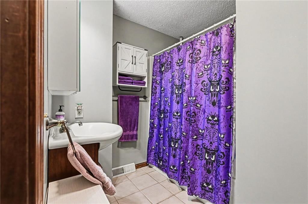 1301 W 8th Street — photo 24