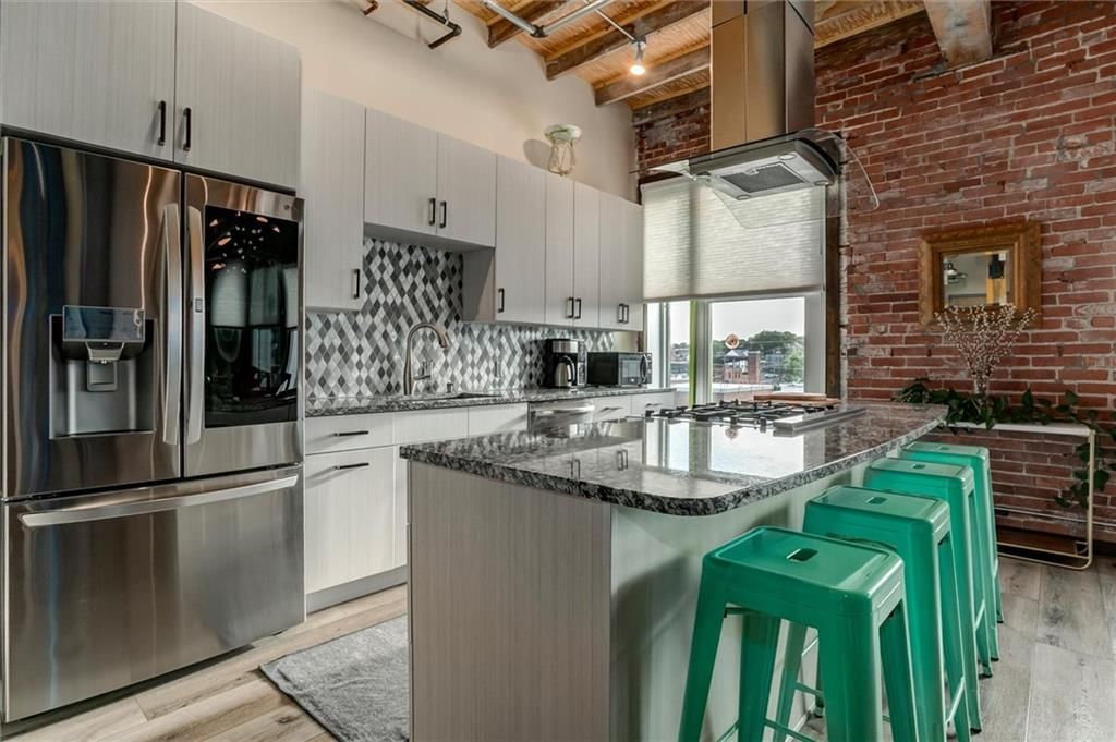 1803 Wyandotte Street — photo 7