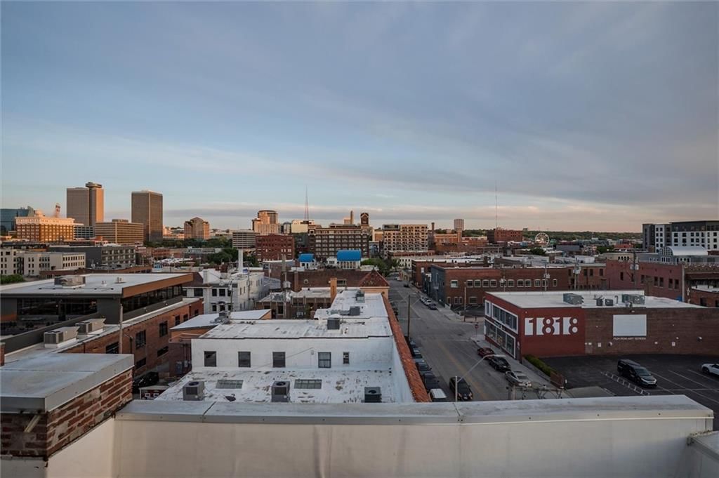 1803 Wyandotte Street — photo 36