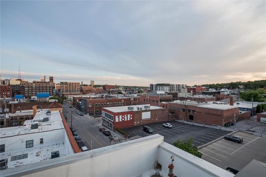 1803 Wyandotte Street — photo 38