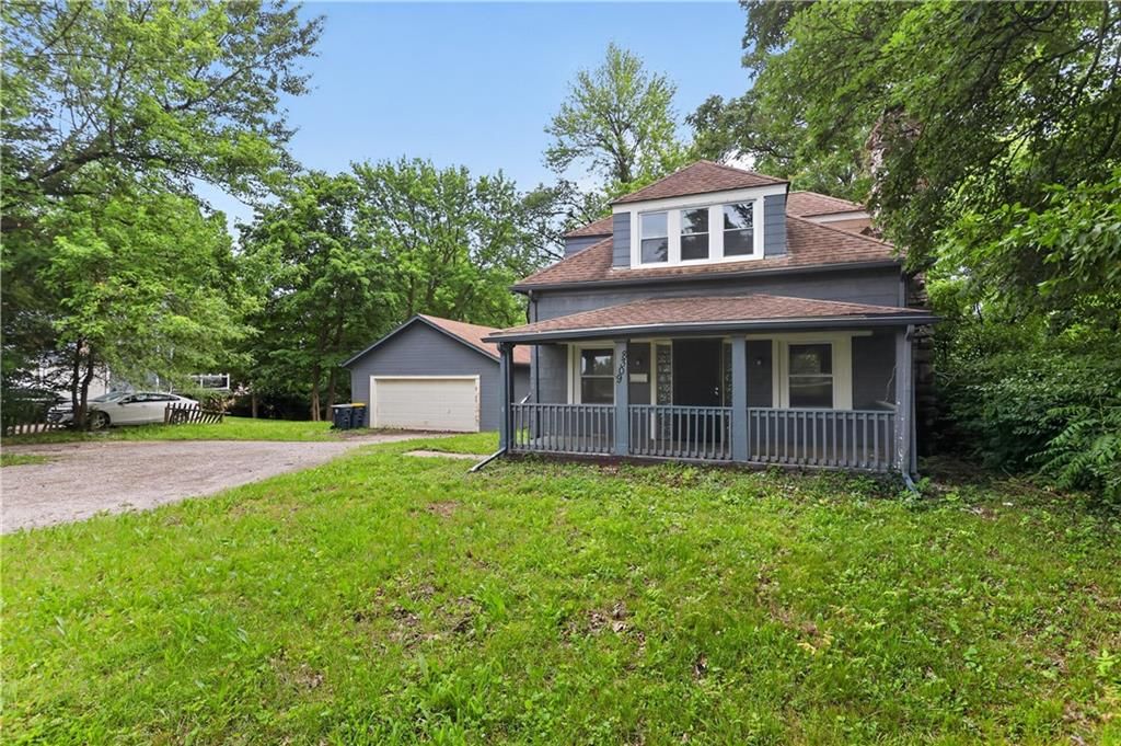 8309 E Gregory Boulevard, Kansas City, MO: listing photo 2