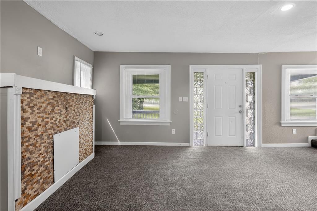 Photo 4 of 30, 8309 E Gregory Boulevard, Kansas City, MO 64131