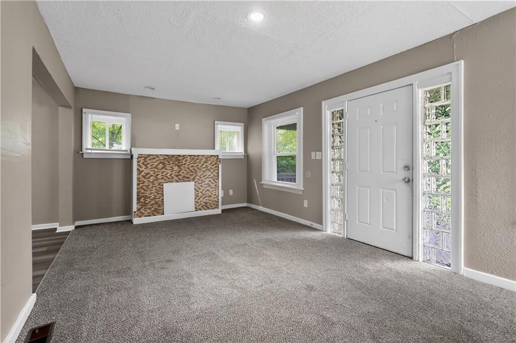 Photo 5 of 30 - 8309 E Gregory Boulevard, Kansas City, MO 64131