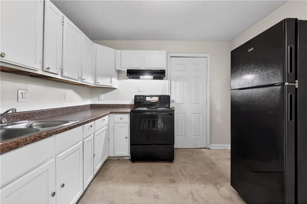 Photo 9 of 30, 8309 E Gregory Boulevard, Kansas City, MO 64131