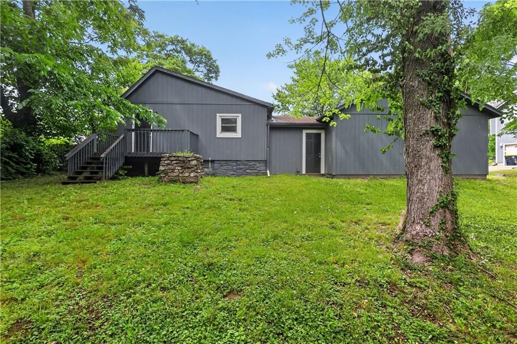 Photo 30 of 30 - 8309 E Gregory Boulevard, Kansas City, MO 64131