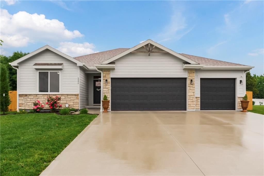 5004 Cedar Grove Way, Lawrence, KS