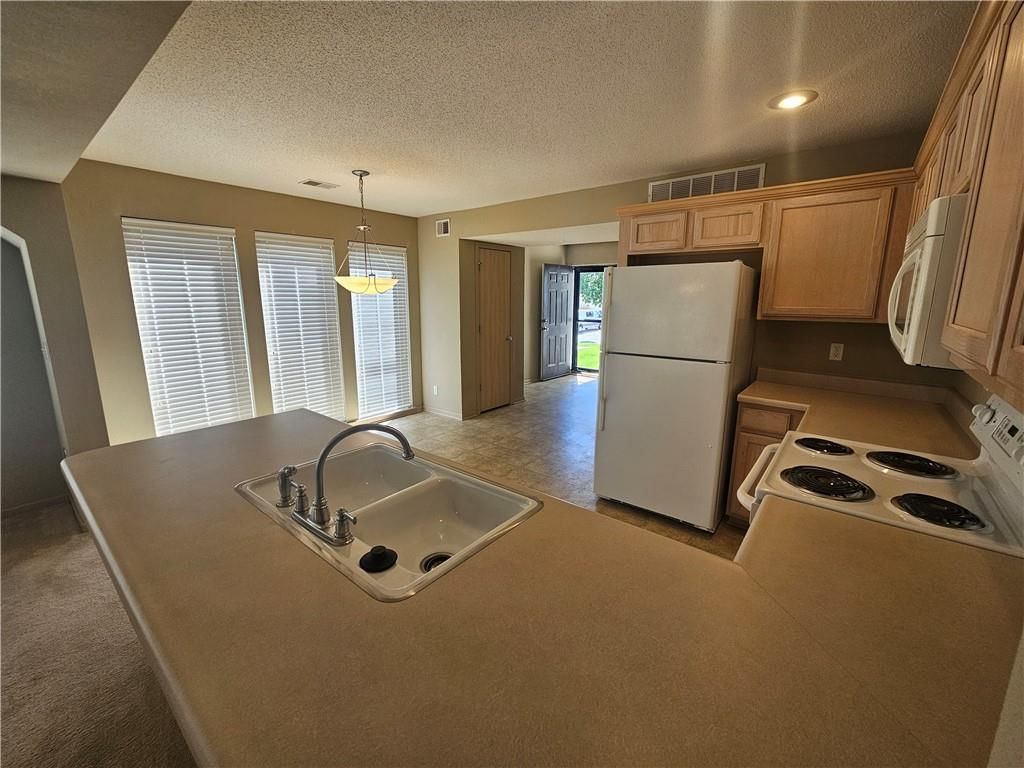8341 N Kensington Avenue — photo 11
