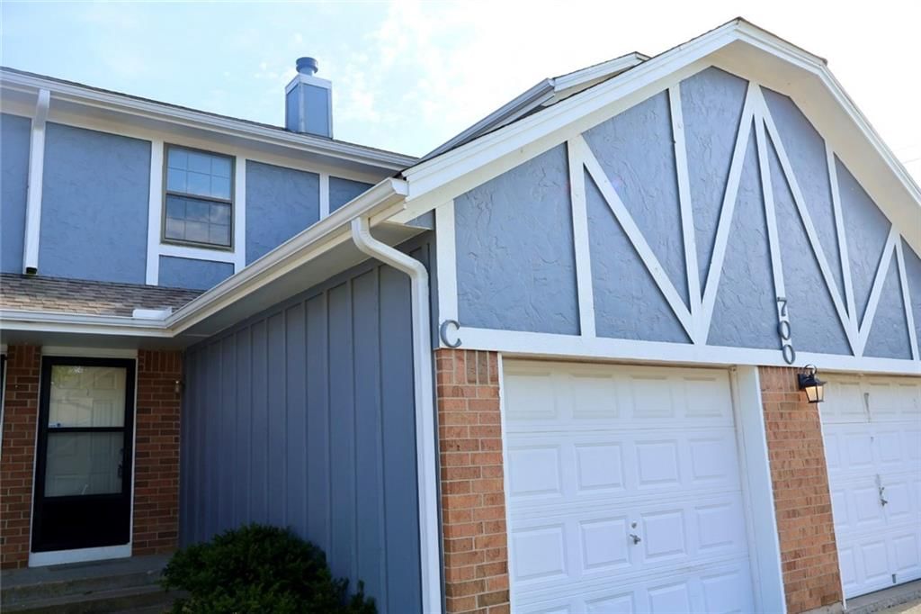 700 Cedar Drive — photo 1