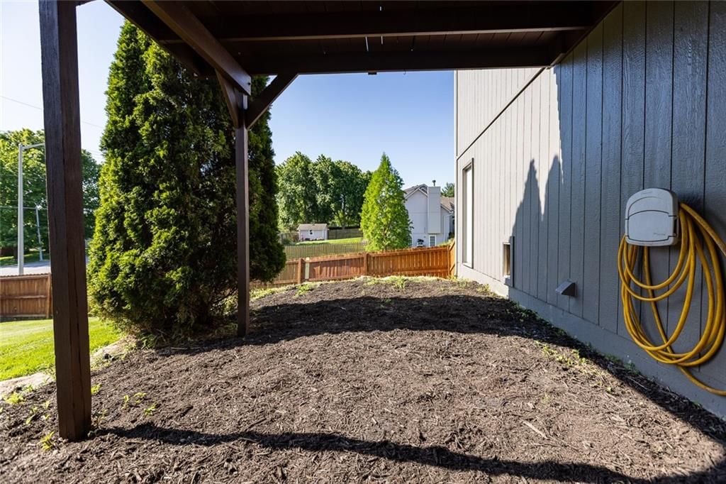 7431 N Lewis Avenue — photo 38