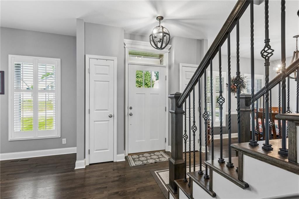 1021 Black Oak Drive — photo 4