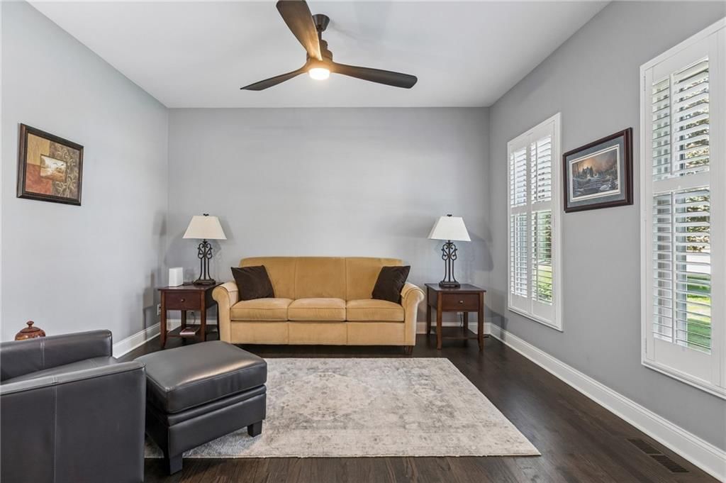1021 Black Oak Drive — photo 5
