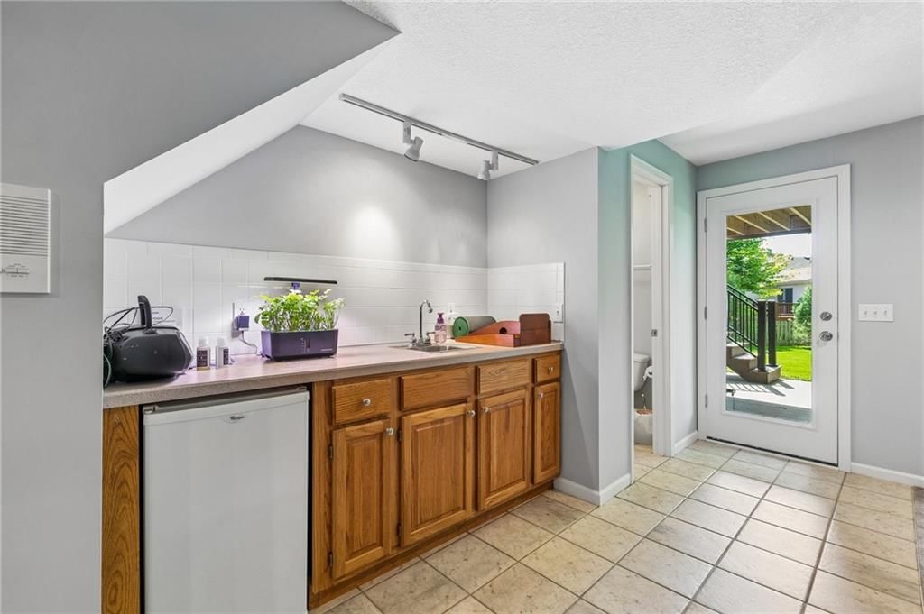 1021 Black Oak Drive — photo 27