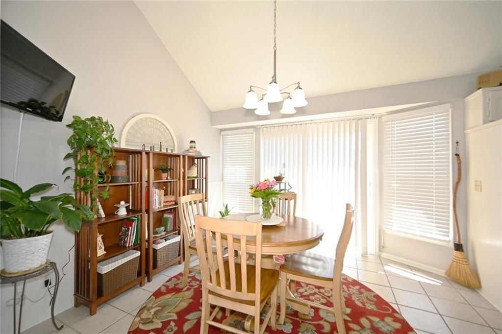 539 Lauren Street — photo 7