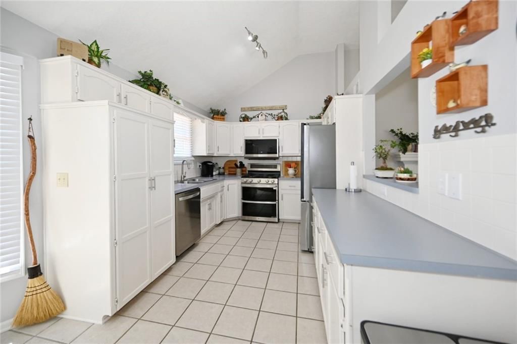 539 Lauren Street — photo 9