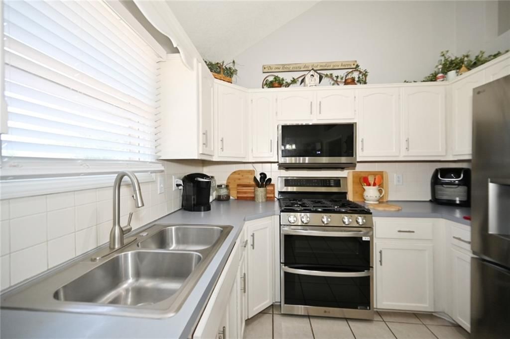 539 Lauren Street — photo 12