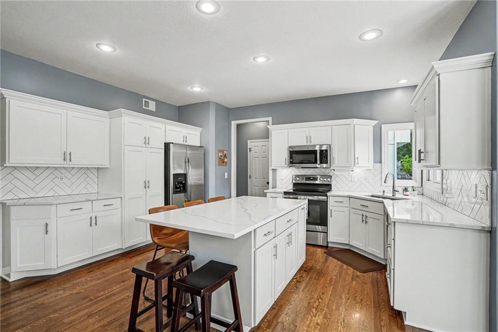 8306 W 128th Street — photo 10