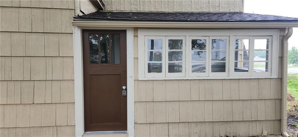 202 S Metcalf Road — photo 4
