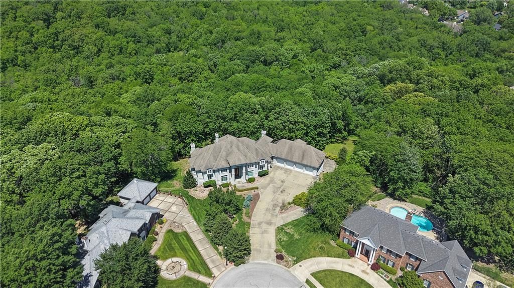 Photo 95 of 98 - 1601 NW Arrowhead Trail, Blue Springs, MO 64015
