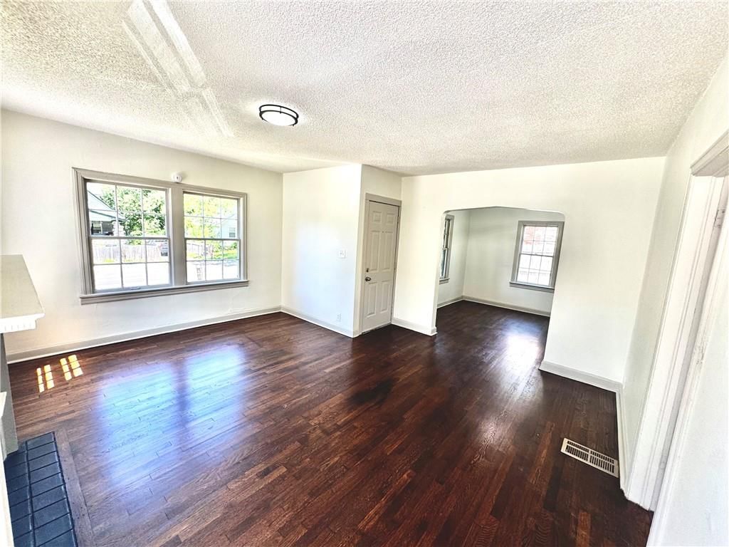 1905 S Maywood Avenue — photo 5