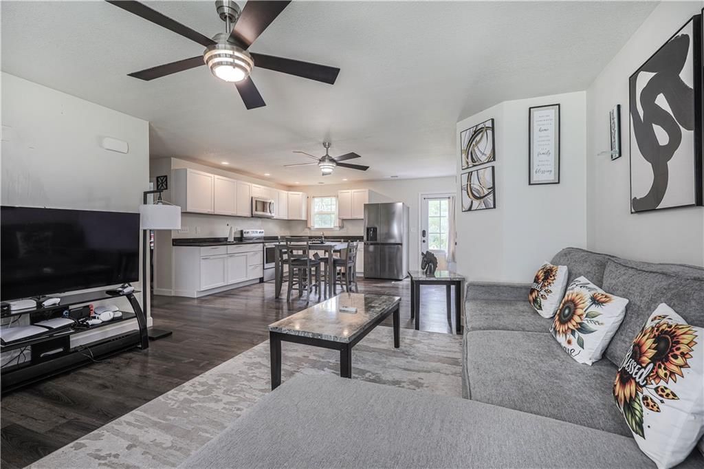 609 N Hickory Street — photo 3