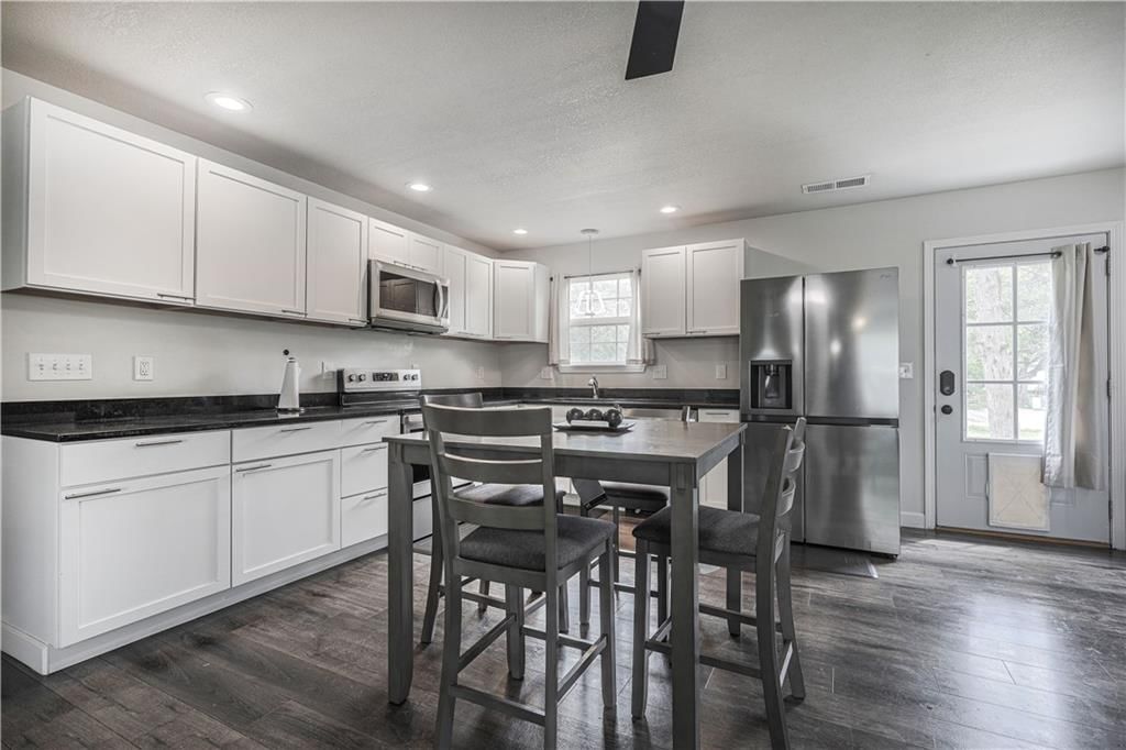 609 N Hickory Street — photo 4