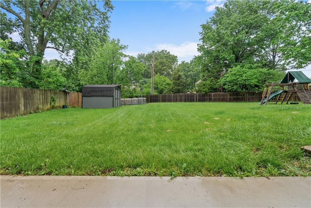410 SE RICHARDSON Place — photo 42